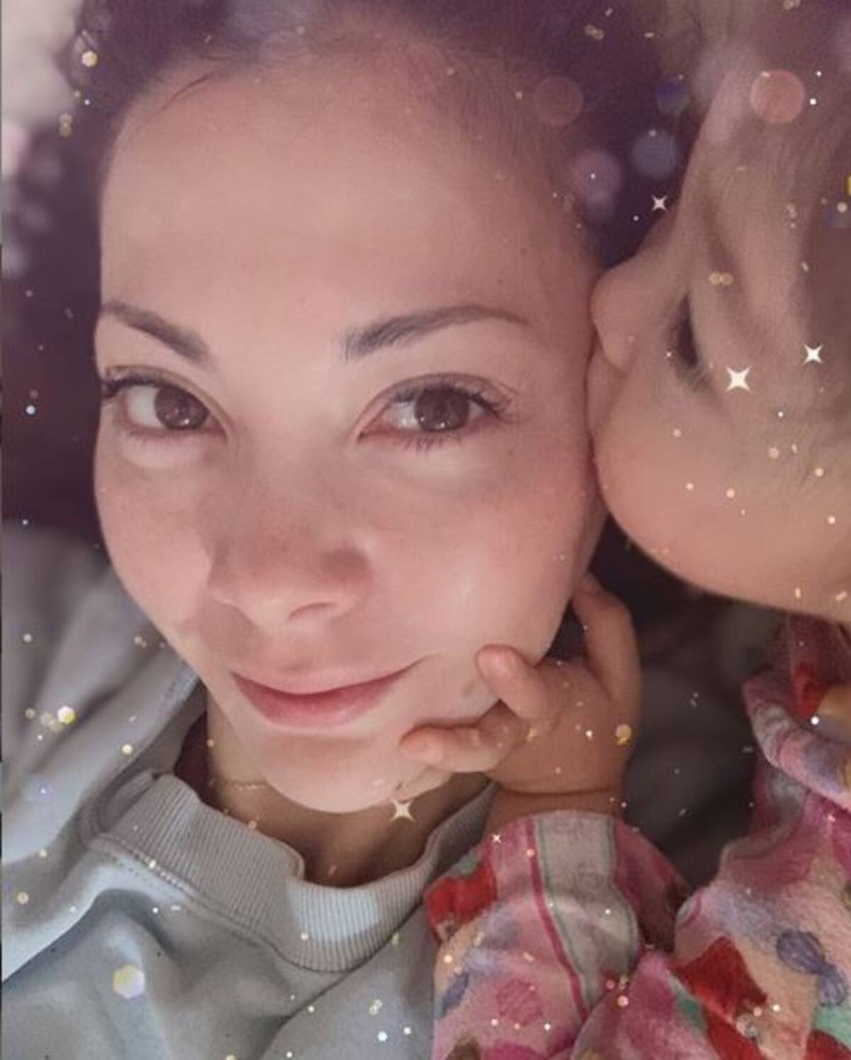 土屋アンナ 娘からの 寝起きチュウ 写真に反響 天使のkiss 朝からハッピー 年1月9日 エキサイトニュース