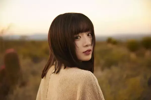 永野芽郁、こだわりの詰まった“振り向きSHOT”を先行公開