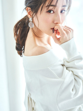 田中みな実、美しいデコルテが覗く“春服SHOT”を披露