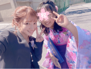 辻希美、はかま姿の長女と2SHOT公開＆小学校の卒業を報告「娘の晴れ姿を見る事が出来て…」