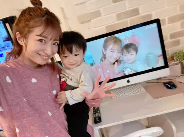 辻希美、三男との“動画編集”SHOT＆長女の三男抱っこ姿を公開し「ほぉ～んと癒し」