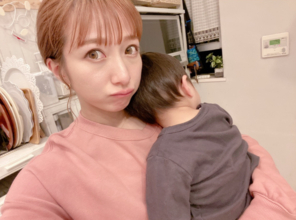 辻希美、三男抱っこSHOT＆次男の“グラグラ前歯”に向き合う写真公開「無事抜けました」
