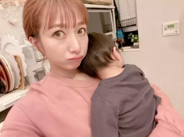 辻希美、三男抱っこSHOT＆次男の“グラグラ前歯”に向き合う写真公開「無事抜けました」