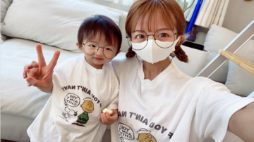 辻希美、三男とのペアルック＆“メガネ風”加工SHOT公開「お揃いコーデ」