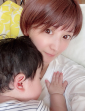 矢口真里、息子の“抱っこSHOT”公開＆息子の生後10ヶ月を報告「成長って凄い」