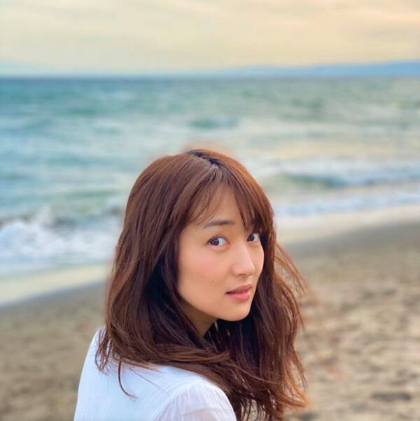 高梨臨 海辺の振り返りshot公開し お綺麗 うっとり の声 年6月24日 エキサイトニュース