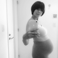 第4子妊娠中のhitomi、臨月のセルフマタニティSHOT公開＆出産への不安も綴る「ちょっとコワイけど…」
