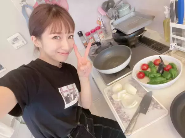 辻希美、自家製野菜でカレー作り＆息子3人“大はしゃぎ”SHOTも公開「賑やかな我が家」