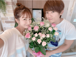 辻希美、“14年目に突入”結婚記念日に杉浦太陽との2ショット＆メッセージカード公開「たぁくんありがとう」