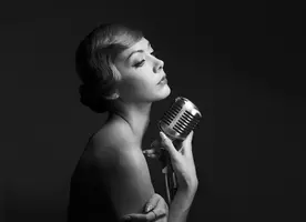 土屋アンナがリアルなモデル業界の派閥を振り返る 英語でちょっとなんか言ったりとか 18年3月8日 エキサイトニュース