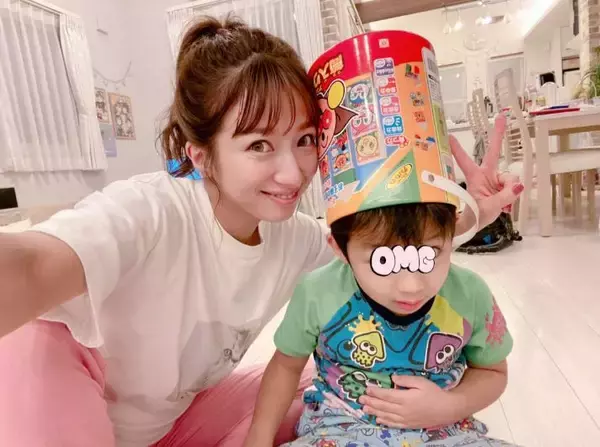 辻希美、お茶目な息子との2SHOT＆夏休みに備えコストコでの“大量買い”も報告「なるべく簡単メニューで…」
