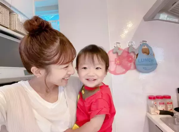 辻希美、笑顔な三男への顔寄せSHOT＆一歳七ヵ月で吊り輪にぶら下がる様子を公開し「逞しいわぁ」