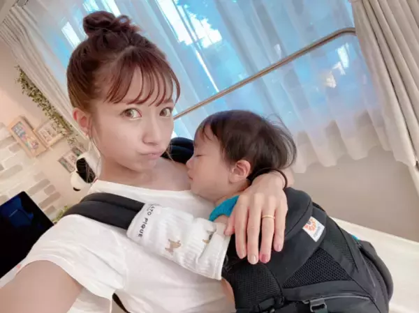 辻希美、すやすや三男の抱っこSHOT＆シャボン玉に夢中な写真を公開「可愛いです」