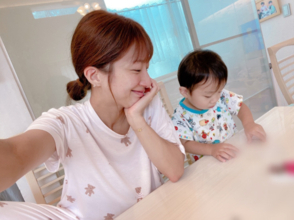 辻希美、三男とのくつろいだ部屋着SHOT公開「今日も私の癒し系です」