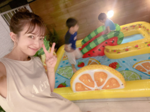辻希美、バルコニーに設置した“カラフルプール”を公開「水入れたらどうなるか…」