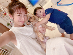 辻希美、三男＆“いい子さん”な愛犬との3SHOT公開「ワクチンを打ちに…」