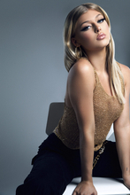 ローレン・グレイが新曲「Alone」のミュージック・ビデオを公開