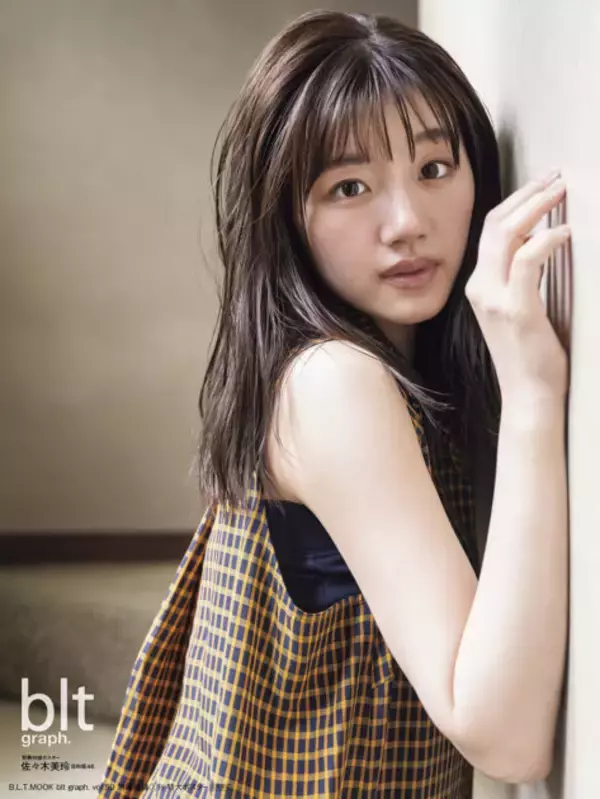 日向坂46・佐々木美玲、美肌×薄メイクな“大人モード”SHOTを公開