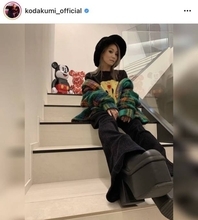 「顔ちっちゃ」倖田來未、12cmヒールの“脚長SHOT”公開し反響「眼福すぎます」