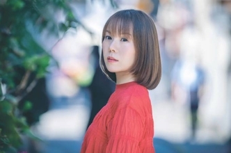 半崎美子、初のカバーアルバムから「ホームにて」「大空と大地の中で」MV公開