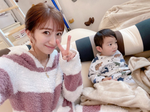 辻希美、首の激痛が改善したことを報告＆長女と三男の“あーんSHOT”も公開