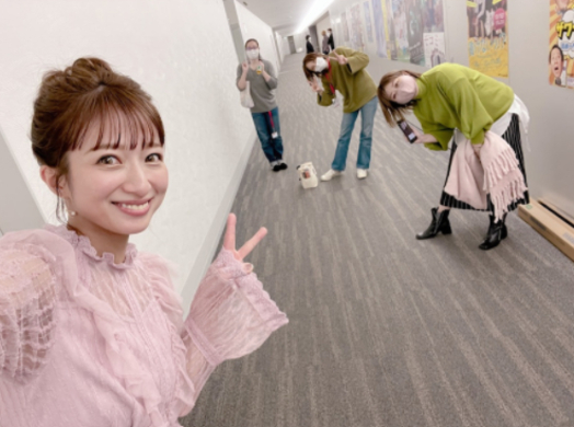 辻希美 私服のワンピ姿 早くも オープン したコタツでくつろぐ子供たちの様子を公開 日曜日のお父さん 年9月30日 エキサイトニュース