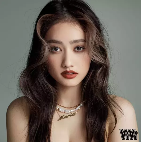 YSLアイコンリップの新色をまとう、谷まりあ「ViVi」初単独表紙が公開