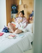 「こんなお部屋に住めたら最高！」乃木坂46・梅澤美波、大好きなものに囲まれたベッドSHOT公開