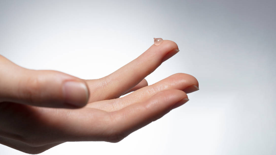 UZU BY FLOWFUSHI、本気のまつげ美容液『UZU まつげ美容液』新発売