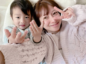 辻希美、「ダラダラな2人」三男との“寝起きSHOT”＆夫・杉浦太陽に甘える“癒しSHOT”も公開