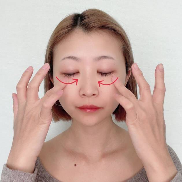 【プロが教える】むくみ放置してない？目元がパッチリになるマッサージHOWTO