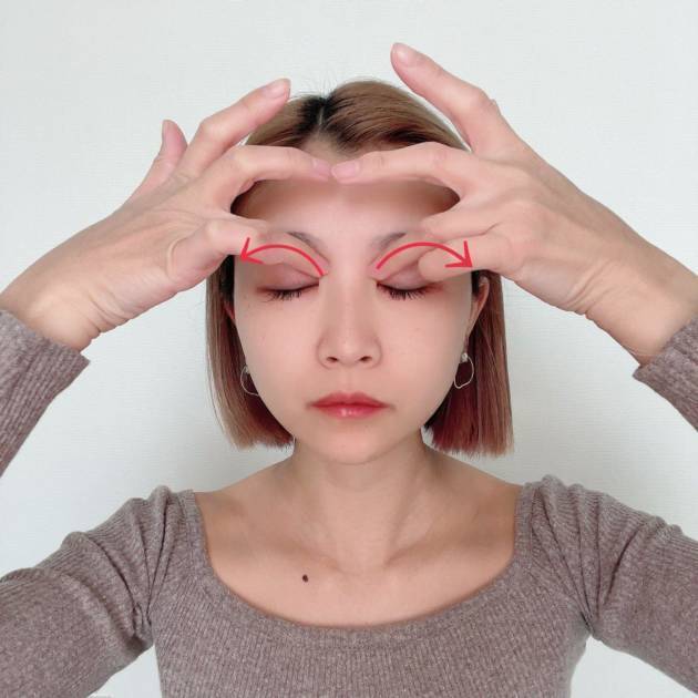 【プロが教える】むくみ放置してない？目元がパッチリになるマッサージHOWTO