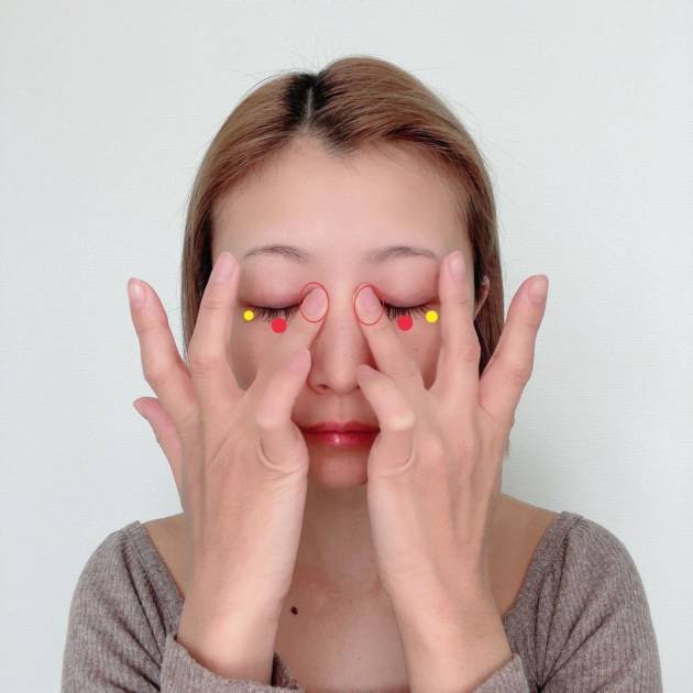 【プロが教える】むくみ放置してない？目元がパッチリになるマッサージHOWTO