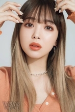 藤田ニコル、初夏のジューシー＆目ヂカラ“セルフメイク”披露