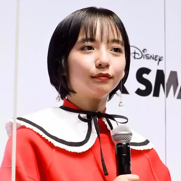 「前髪短くなってる！」山之内すず、“オン眉ヘア”の無邪気な笑顔SHOTに反響「可愛すぎる」