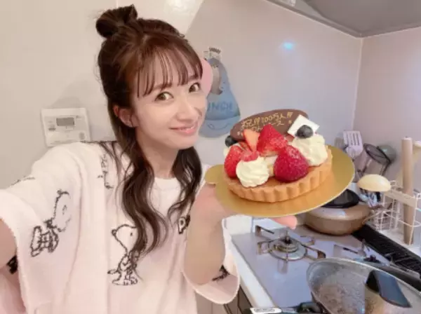 「許してね」辻希美、パジャマ姿で三男とのリラックスモードな撮影風景SHOT公開