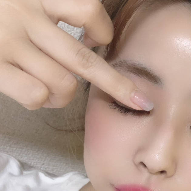 【プロが教える】マルチなアイケアが便利！UZUのまつ毛美容液が人気な理由は？