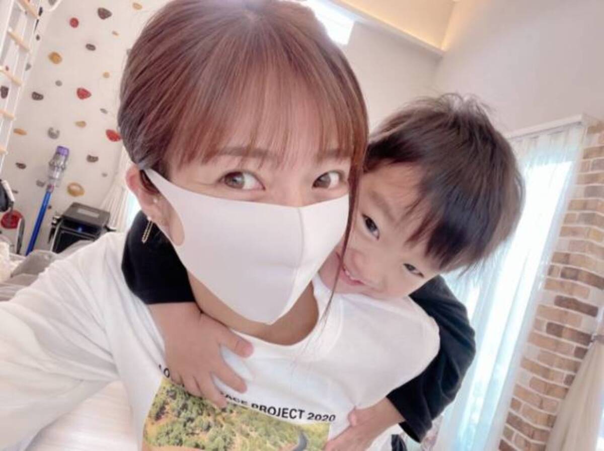 辻希美 左肩を痛めてしまうも湿布が思うように貼れず ほーんとに人恋しくなる 21年5月12日 エキサイトニュース