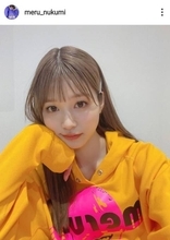 めるる、ポップなパーカースタイル＆春らしいオレンジニットのコーデ公開「色めっちゃ良い」「可愛すぎるやろ」