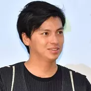 可愛いすぎて悶絶 吉田羊 お茶目なウインク ピースshotに反響 どんな格好も様になる 21年5月12日 エキサイトニュース