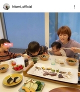 hitomi、息子たちと“おうち焼肉”満喫の家族4SHOT公開「楽しんでまーす」