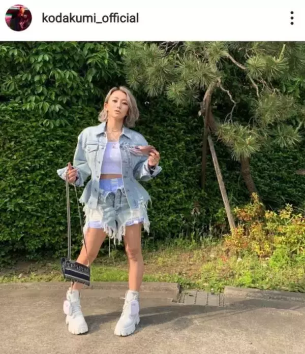 「細っっ」倖田來未、美脚が際立つデニムコーデに絶賛の声「センス良すぎますね」