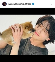 横浜流星、子犬を抱いた笑顔＆クールな横顔SHOTにファン興奮「なんてイケメン」「最高過ぎん!?」