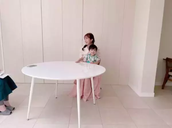 辻希美「ずっとパジャマです 笑」2歳三男の公園＆撮影現場SHOT公開「終始ご機嫌さんで…」