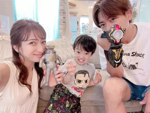 辻希美、夫・杉浦太陽と三男との“ウルトラ怪獣”親子SHOTを公開
