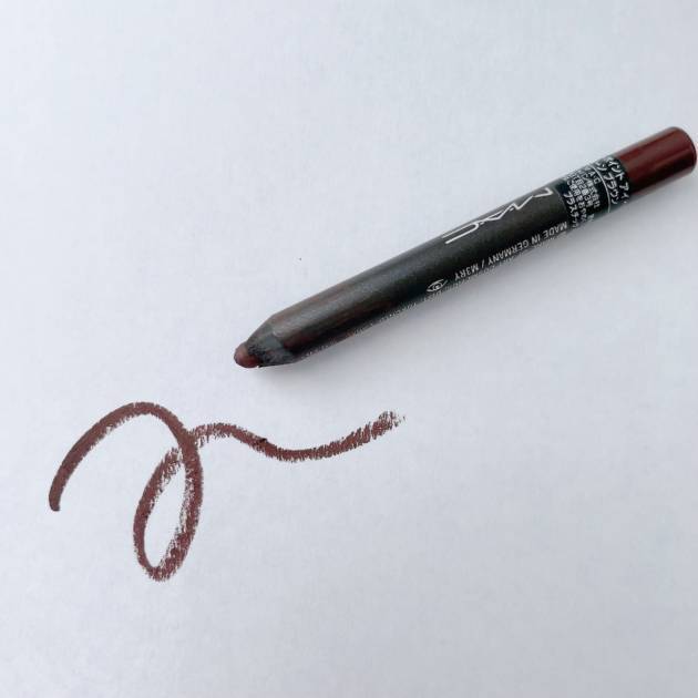 失敗がちアイラインは極細ライナーで垢抜け！目力アップできるラインの引き方