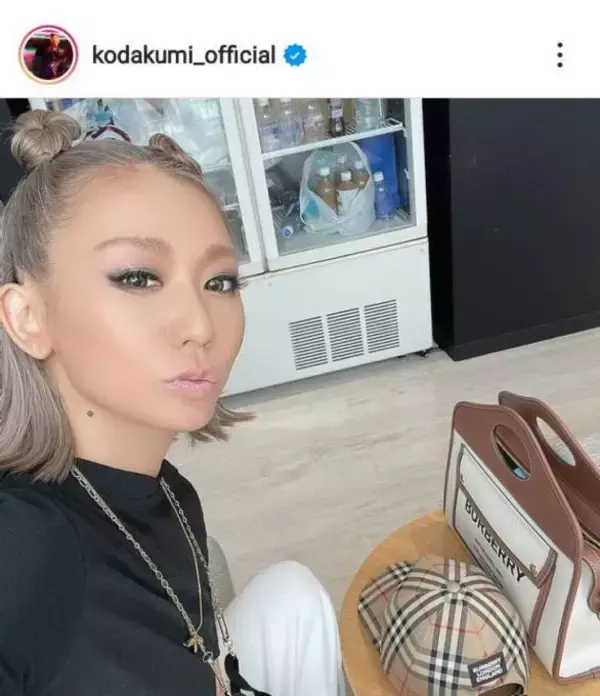 倖田來未、ほっそりウエストが覗くコーデに「いつもオシャレで綺麗」「なんでも似合う」