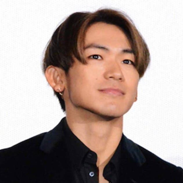 爆イケ Naoto サングラス姿のクールshotにファン興奮 ビジュ良すぎ 鼻血出ます 21年7月13日 エキサイトニュース