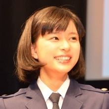 芳根京子、タンクトップのラフコーデ＆ナチュラルな笑顔SHOTを公開