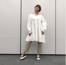 「パパ好き」hitomi、夫が三男を肩車する2SHOTを公開